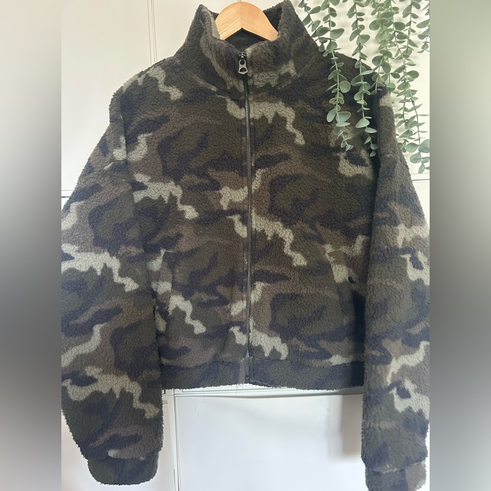 American Eagle Outfitters Camouflage Fleece Jacket